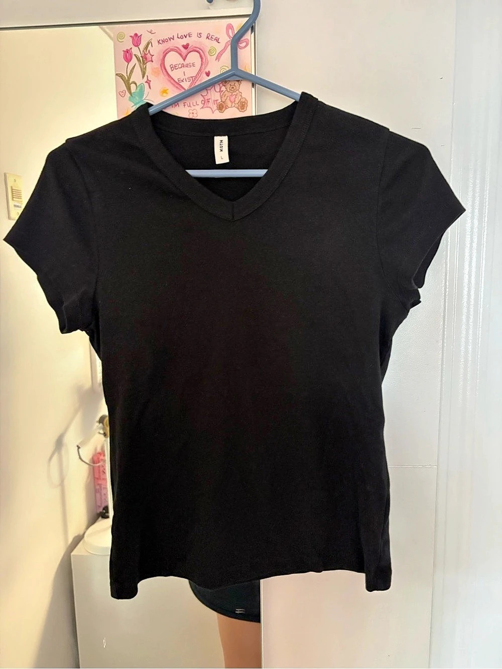 KOTN V-Neck Tee Black Large